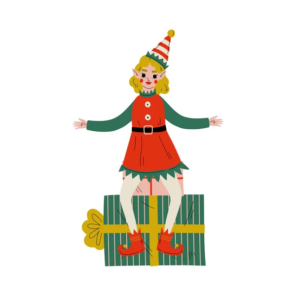 Рождественский эльф персонаж сидит на подарочной коробке, симпатичная девушка Санта-Клаус Помощник векторной иллюстрации — стоковый вектор