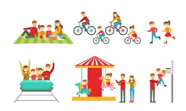 Mutlu Aile Birlikte Güzel Zamanlar Seti, Ebeveynler ve Çocuklar Paten kayıyor, Bisiklete Biniyor, Piknik yapıyor, Roller Coaster sürüyor, Basketbol Vector Illustration oynuyor