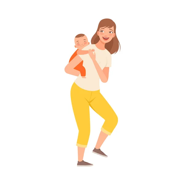 Madre giocattoli con bambino e tenere sul suo personaggio posteriore Illustrazione Vettore — Vettoriale Stock