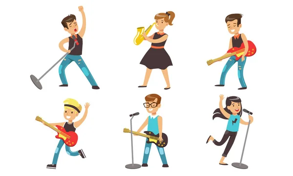 Niños tocando instrumentos musicales y cantando, chicos y chicas adolescentes actuando en el escenario ilustración vectorial — Vector de stock