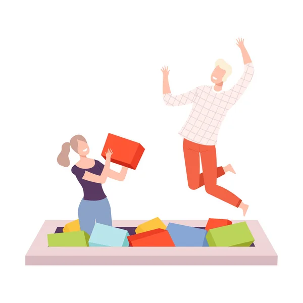 Jonge man en vrouw stuiteren op de trampoline, Paar plezier hebben samen spelen met zachte kubussen, Actieve gezonde Lifestyle Flat Style Vector Illustratie — Stockvector