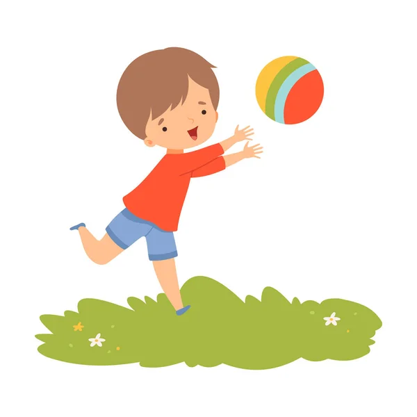 Ragazzo carino che gioca a palla, illustrazione quotidiana del vettore del fumetto di attività del bambino prescolare — Vettoriale Stock