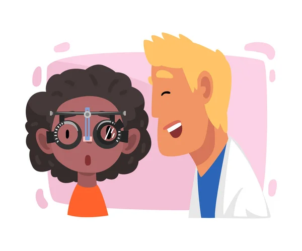 Männlicher Augenarzt Arzt führt Augenuntersuchungen durch, Augendiagnostik, Sehkorrektur Cartoon Vector Illustration — Stockvektor