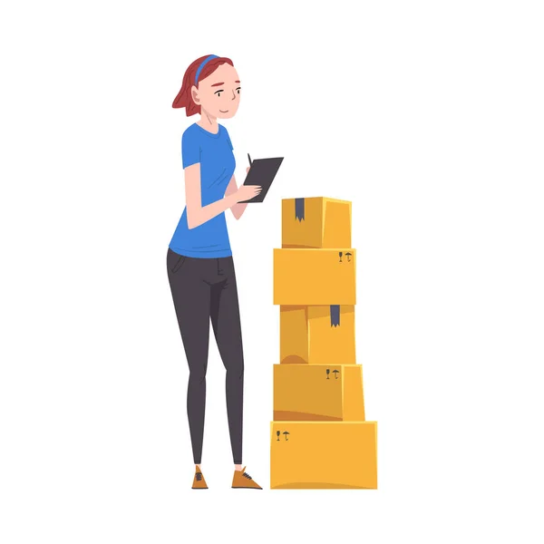 Mujer joven revisando cajas de cartón preparando mercancías para el despacho, niña trabajando con paquetes en el almacén ilustración vectorial de dibujos animados — Vector de stock