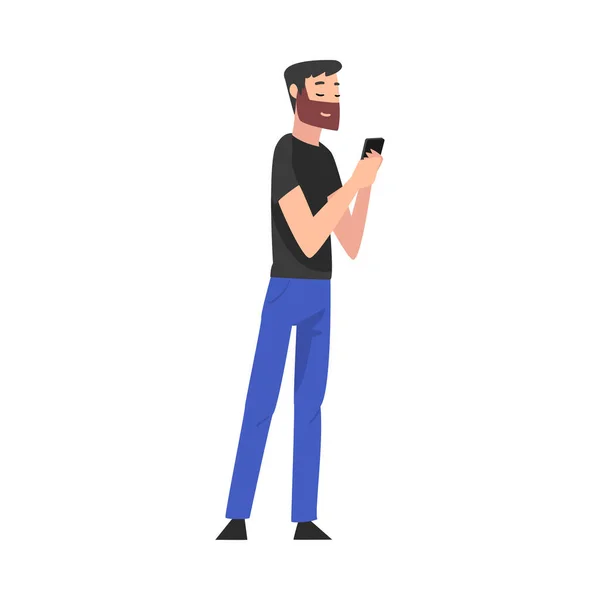 スマートフォンに立つ髭男、デジタルガジェットベクトルイラストを使う若い男 — ストックベクタ