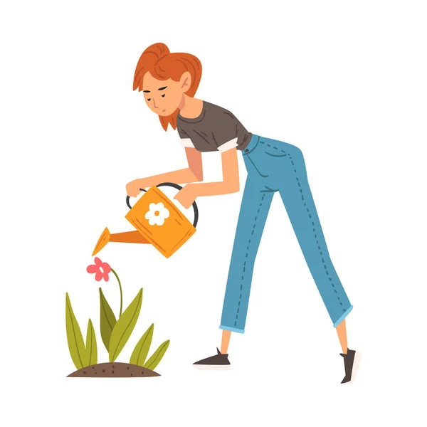 Linda jovem mulher regando flores no jardim com molhar pode ilustração vetorial — Vetor de Stock