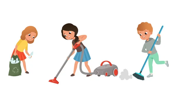 Ev işi yapan sevimli çocuklar, Plastik Atık Toplayan ve Yerleri Temizleyen Çocuklar Çizgi Film Biçimi Vektör Çizimi — Stok Vektör