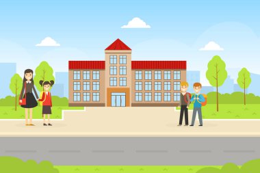 Neşeli Öğrenciler ve Ebeveynlerle Okul İnşaat ve Ön Bahçe, Okula Dönüş Çizgi Film Vektör İllüstrasyonu