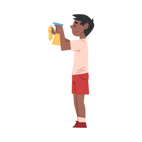 Polvo limpiador para niños con botella de pulverizador y trapo, tareas domésticas para niños Estilo de dibujos animados Ilustración vectorial — Vector de stock