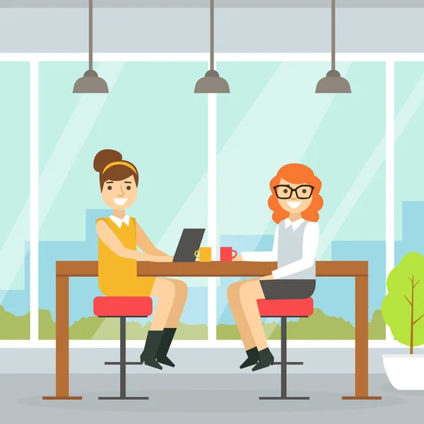 Espacio de coworking con dos empresarias sonrientes sentadas en el escritorio, equipo de negocios trabajando juntas en coworking Open Office Vector Illustration — Vector de stock
