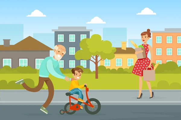 Abuelo enseñando a su nieto a andar en bicicleta en el fondo del paisaje urbano Dibujos animados Vector Ilustración — Archivo Imágenes Vectoriales