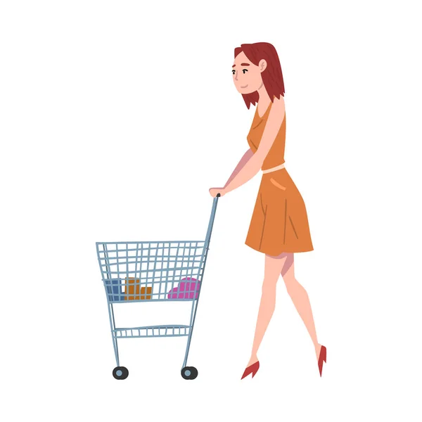 Jonge vrouw staande met winkelwagentje, meisje winkelen boodschappen bij winkelcentrum of Supermarkt Cartoon Style Vector Illustratie op witte achtergrond — Stockvector