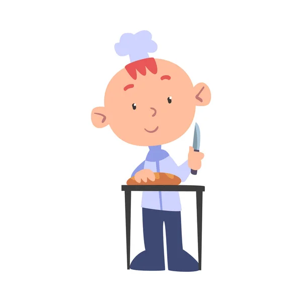 Boy Chef Cook cortando pão de pão com faca, personagem fogão profissional da criança bonito vestindo chapéu branco e avental cozinhar comida deliciosa na cozinha ilustração do vetor dos desenhos animados — Vetor de Stock