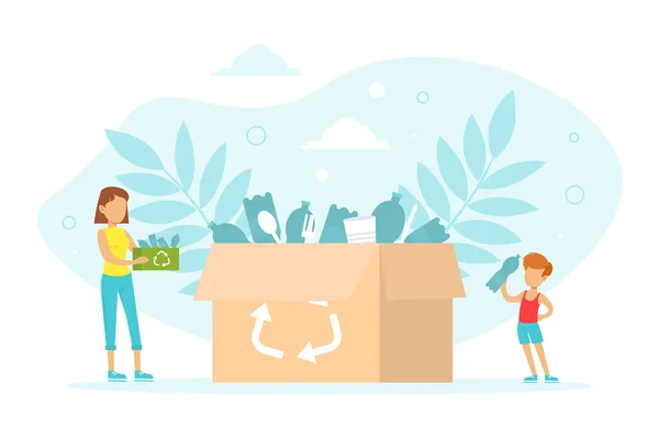 Pessoas minúsculas coletando lixo plástico em caixa de papelão para reciclagem, ecologia e ambiente conceito de proteção Ilustração vetorial plana —  Vetores de Stock