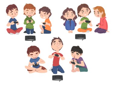 Erkekler ve Kızlar Video Oyunları Seti, Çocuklar Oyun Oyunlarıyla Eğleniyor Joystick Çizgi Film Stili ResimleriComment