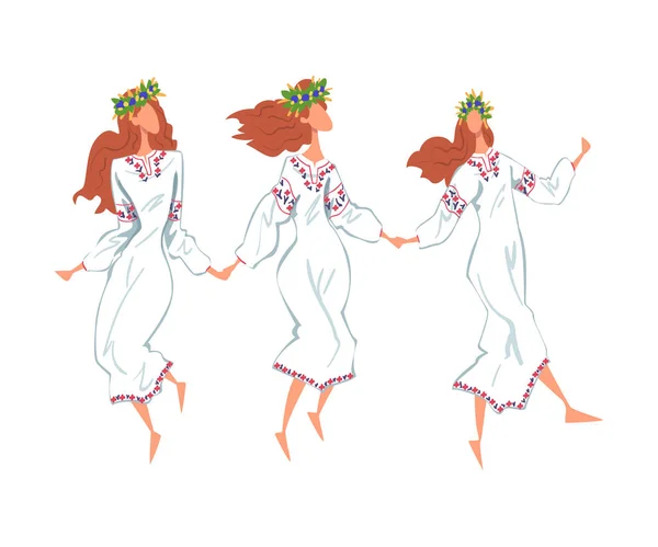 Heidense rituele dans, drie slavische jonge vrouwen dansen dragen traditionele jurk en woede van bloemen cartoon stijl vector illustratie — Stockvector