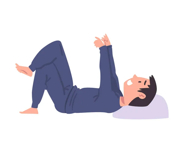 Sömnfest, Söt Leende Pojke Liggande på Kudde Bär Pajamas Tecknad Stil Vektor Illustration — Stock vektor