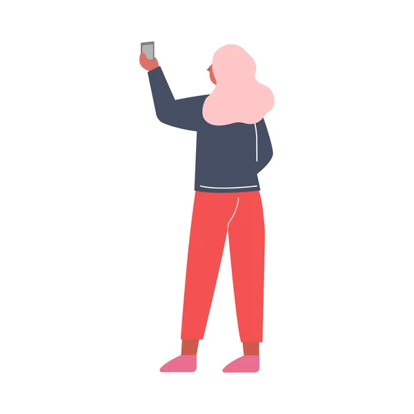 Visão traseira da mulher jovem em pé, ouvindo atentamente e gravando em Smartphone Vector Ilustração em fundo branco — Vetor de Stock