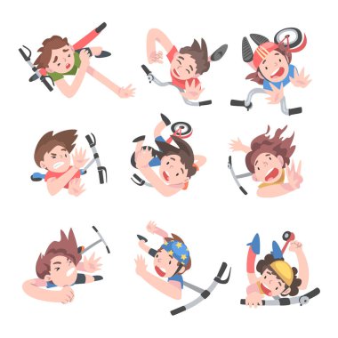 Kick Scooters 'dan Düşen Çocuklar Seti, Yukarıdan Görüntü, Travmatik Kazalar, Sağlık Riski Çizgi Film Stili Vektör İlülasyonu