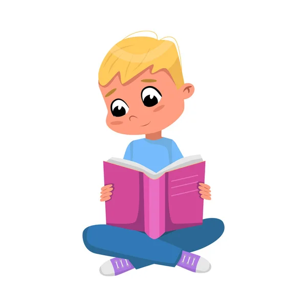 Niño rubio lindo sentado en el piso y libro de lectura, niño preescolar o estudiante de primaria disfrutando de la literatura Dibujos animados Estilo Vector Ilustración — Vector de stock