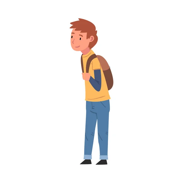 Lindo chico viajero de pie con mochila, escuela estudiante vector ilustración — Vector de stock