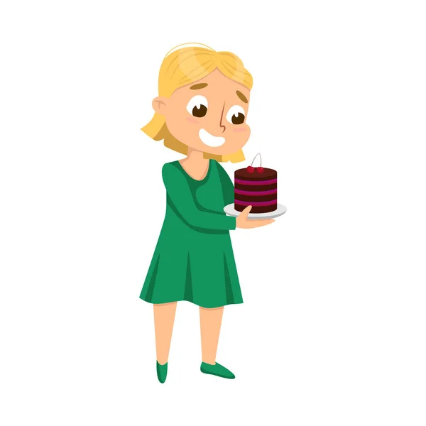 Nettes Mädchen hält Teller mit Schokoladenkuchen, Kind genießt leckeres Dessert Cartoon-Stil Vektor-Illustration — Stockvektor