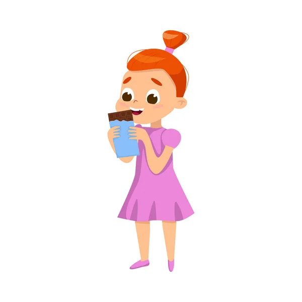 Cute Girl Eating Chocolate Bar, Kid korzystających Jedzenie pyszne deser Styl kreskówki Wektor ilustracji — Wektor stockowy