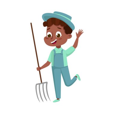 Pitchfork 'lu tatlı Afrikalı Amerikalı Çocuk, Bahçe Çizgi Film Tarzı Vektör İllüstrasyonunda Çalışan Tulumlu Küçük Çocuk Çiftçi Karakteri