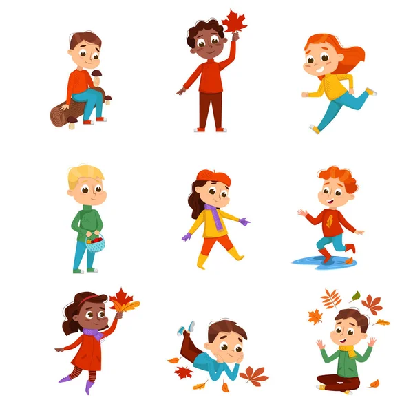 Lindos niños caminando al aire libre usando ropa abrigada, otoño temporada actividades al aire libre dibujos animados estilo vector ilustración — Vector de stock