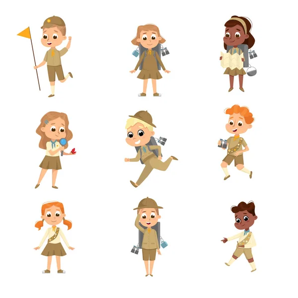 Set de niños y niñas scouts lindos, estudiantes de escuela primaria scout en uniforme, actividades de vacaciones de verano Concepto Dibujos animados Estilo Vector Ilustración — Vector de stock