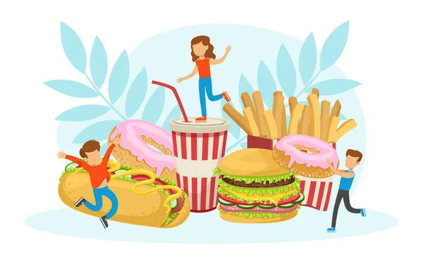 Drobné děti baví s rychlým občerstvením, chlapci a dívky jíst nevyžádané jídlo vektorové ilustrace — Stockový vektor
