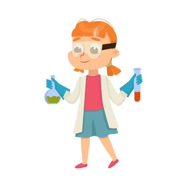 Симпатичная девушка в лабораторном пальто держит стеклянную фляжку с химической векторной иллюстрацией — стоковый вектор