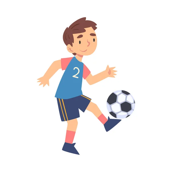 可爱的男孩踢足球，孩子做运动，健康的生活方式概念卡通风格的病媒说明 — 图库矢量图片