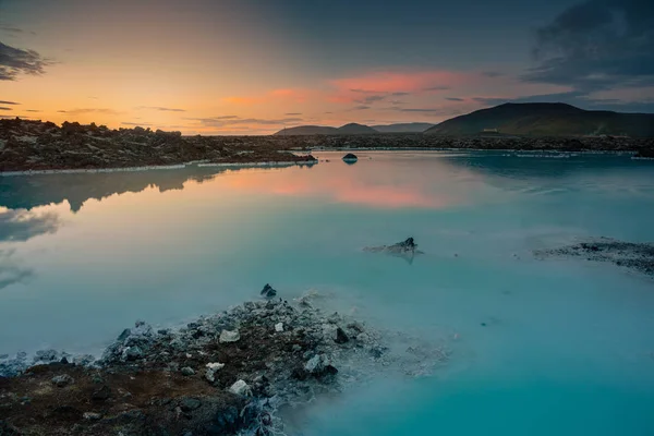 Thermes géothermiques Blue Lagoon et sources thermales en Islande — Photo