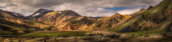 Bella vista del paesaggio di montagna landmannalaugar — Foto Stock