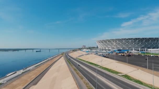 Antenn skott av stadion och floden — Stockvideo