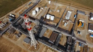 Gaz rafineri üretim fabrikasının üstten görünüm.
