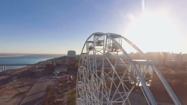 Widok z lotu ptaka Ferris Wheel w Wołgogradzie — Wideo stockowe