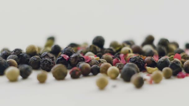 Pile of multi color peppercorns — Stock Video