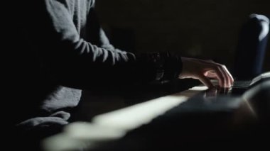 Müzik piyano, eller piyanist