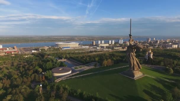 Mamaev Kurgan en Volgogrado, Rusia. Vista aérea — Vídeos de Stock