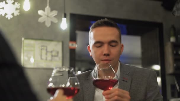 Man is drinking wine at the restaurant on a dating — Stock Video