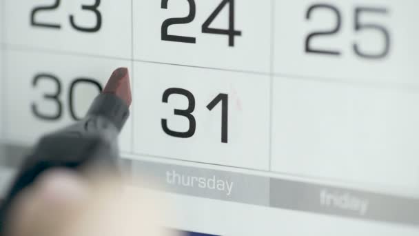 Woman hand circle day on paper calendar. 31st day of the month — Stock Video