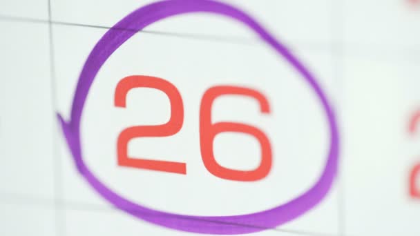 Женский перекрестный день на бумажном календаре. 26-й день месяца — стоковое видео