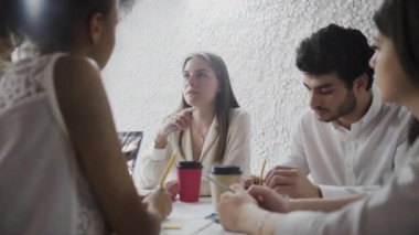 Beyin fırtınası, Toplantı Planlama sahip tasarımcı ekip çalışması