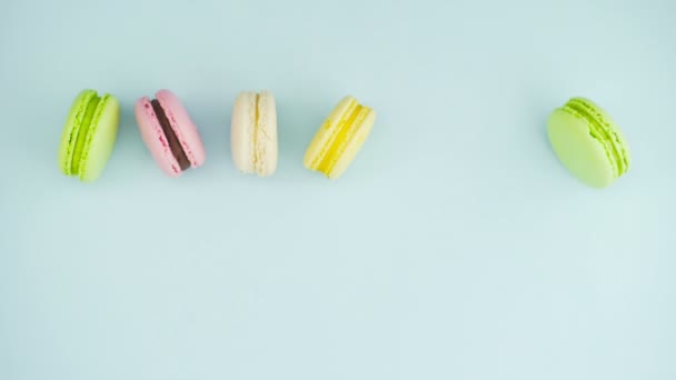 Couleur Macarons ou macaron sur surface bleu pastel — Video