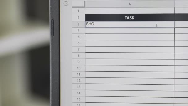 Person marking task SHOPPING in online plan, to-do list — Stock Video