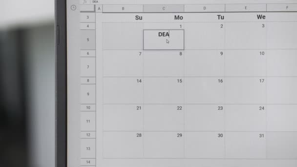 Schrijven Deadline op 1ste op kalender om deze datum te onthouden. — Stockvideo