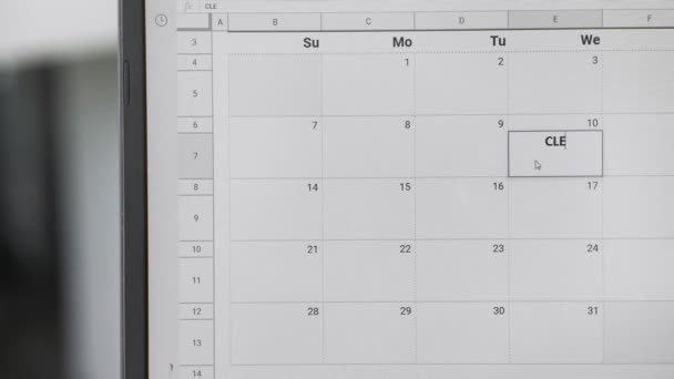 Написання CLEANING DAY на 10-му календарі, щоб запам'ятати цю дату . — стокове відео