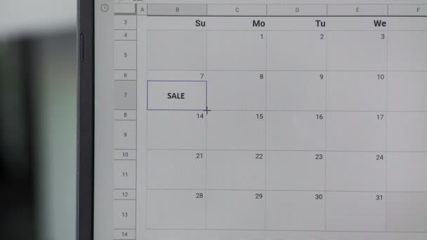 Написання SALE на сьомому і копіювання цілого тижня в календарі, щоб згадати цю дату . — стокове відео